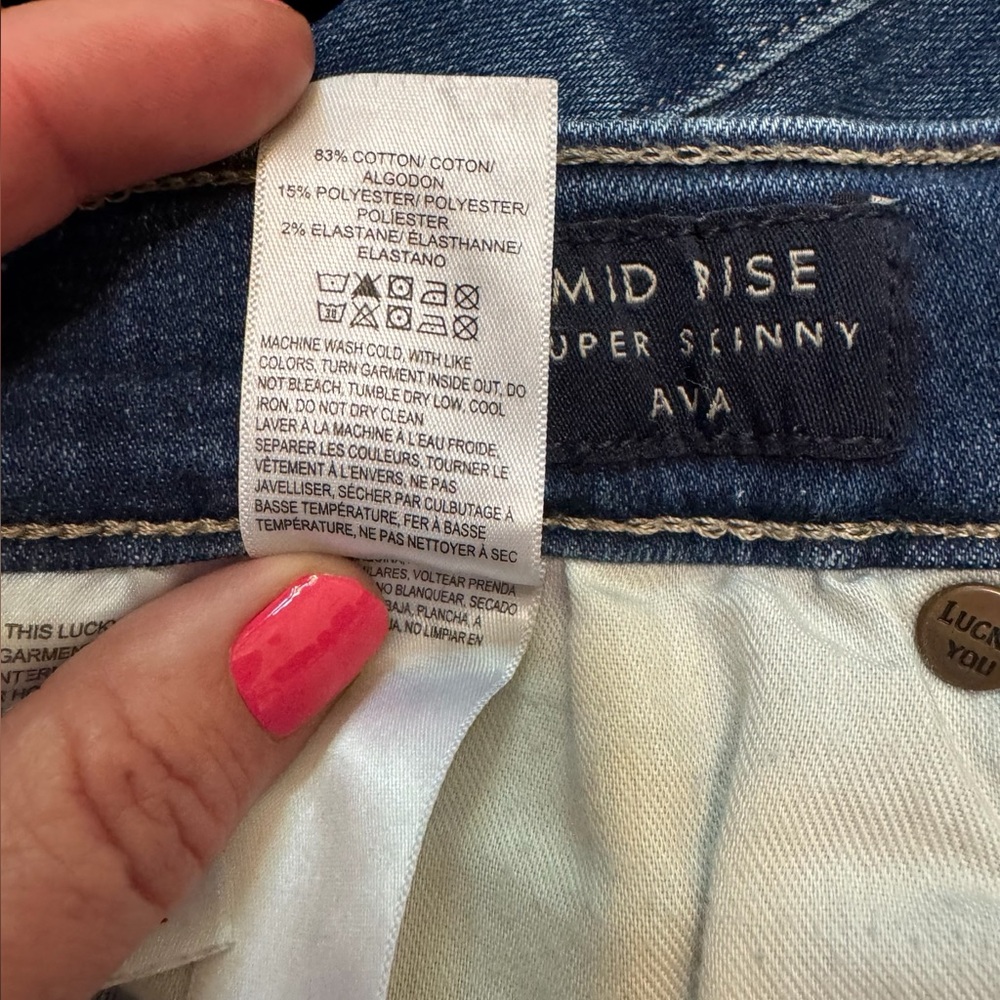 Lucky Jeans - Picture 8 of 11